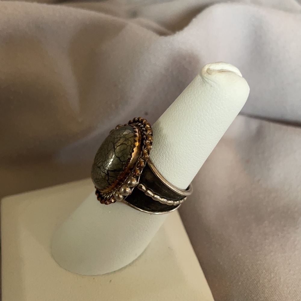 Vintage Ring - Picture 3 of 10